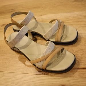 Vtg 90s Beige fabric strappy sandals Mootsies 8.5